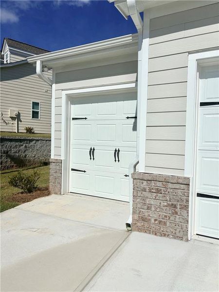 Exterior details and patio area of a home in Heritage Pointe at The Georgian, Villa Rica (Image 4).