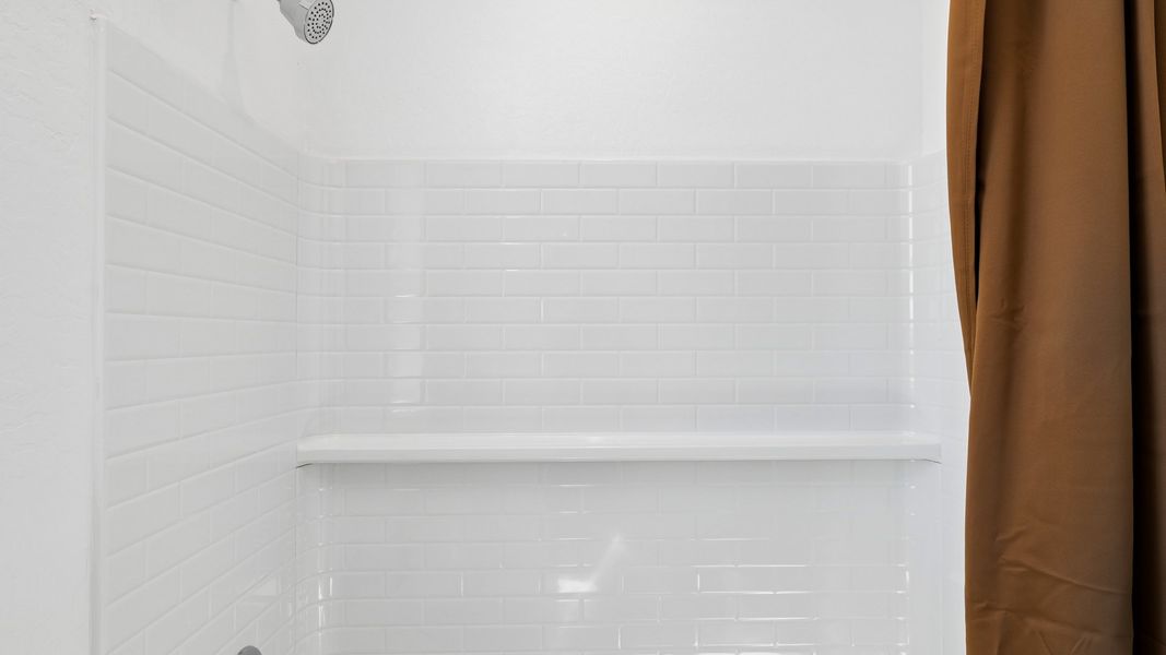 Representative interior finishes for a home built from the Dune by D.R. Horton in Westpark, Buckeye (Image 22).