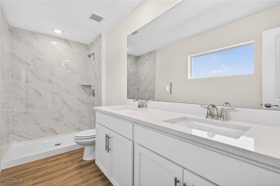 Furnished interior view inside a new home in Cape Coral, Cape Coral (Image 14).