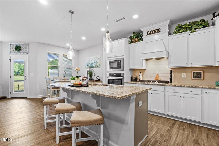 17 Village Edge Dr Kitchen island
