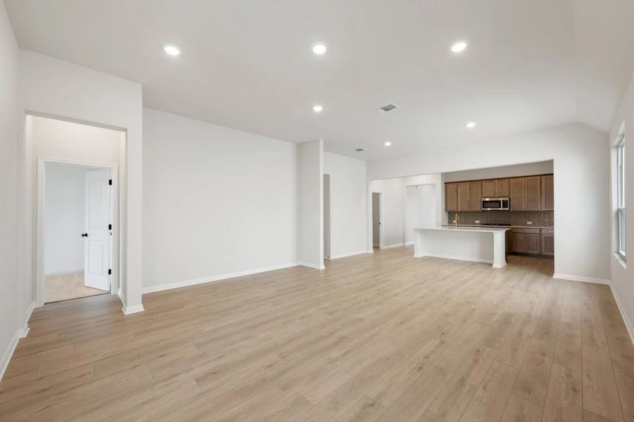 Spacious, unfurnished interior of a new home in Berry Creek Highlands, Georgetown (Image 31).