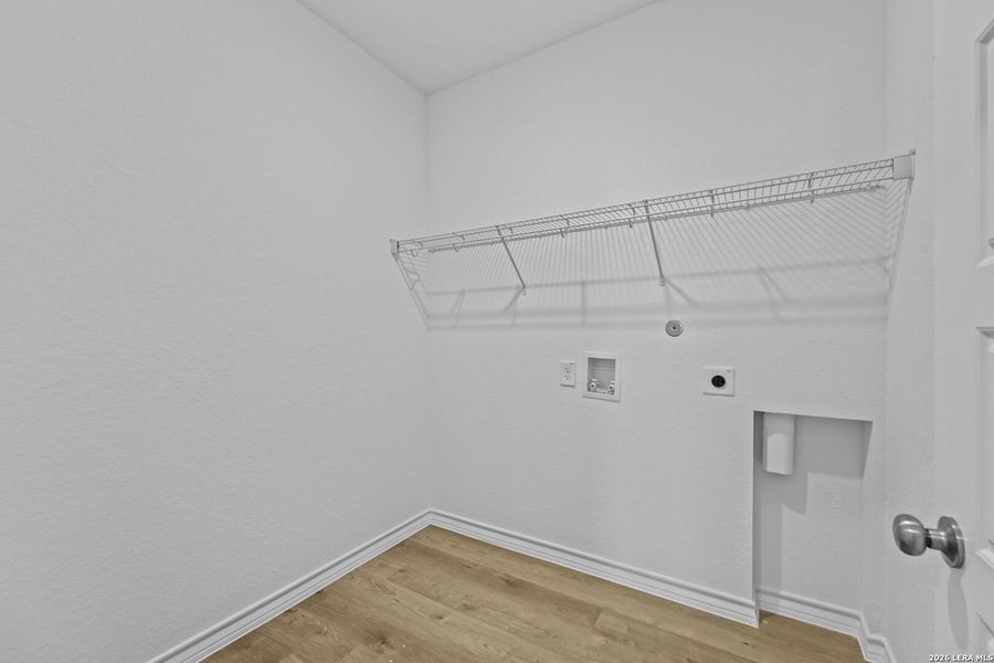 Spacious, unfurnished interior of a new home in Dove Song, Marion (Image 21).