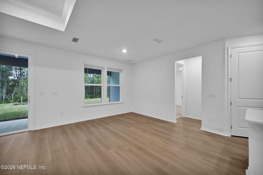 Spacious, unfurnished interior of a new home in Hyland Trail, Green Cove Springs (Image 12).