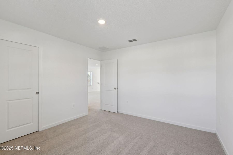 Spacious, unfurnished interior of a new home in Kings Preserve, Jacksonville (Image 26).