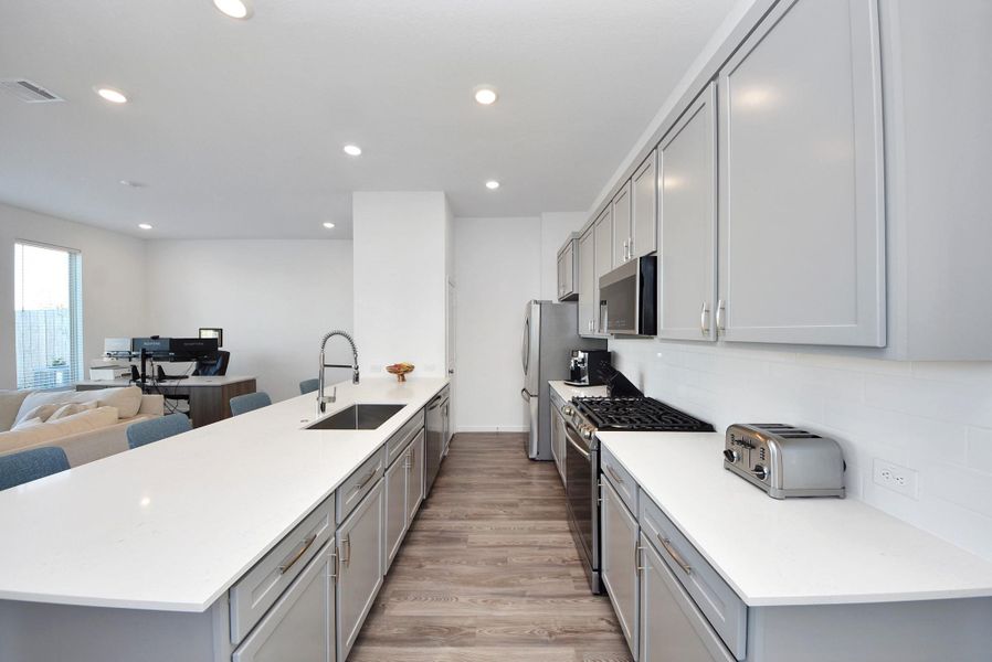 Furnished interior view inside a new home in Cross Creek Ranch, Fulshear (Image 19).
