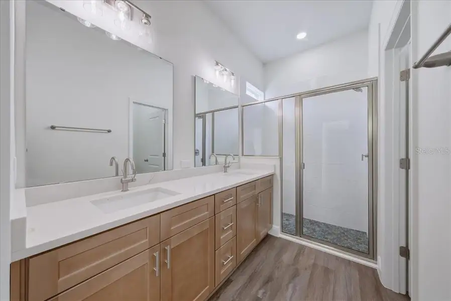 Furnished interior view inside a new home in , Orlando (Image 10).