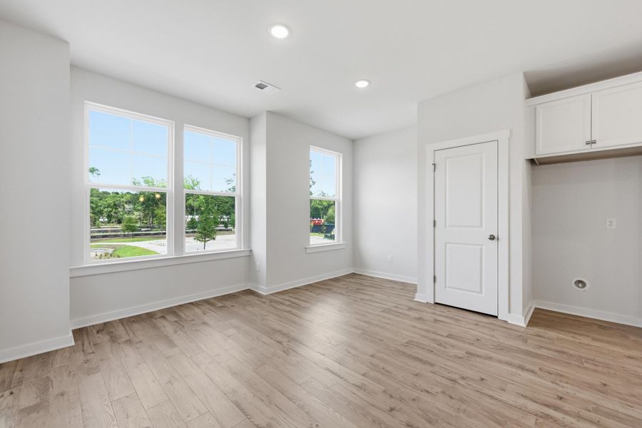 Spacious, unfurnished interior of a new home in Rhetts Cove, Johns Island (Image 19). Spacious, unfurnished interior of a new home in Rhetts Cove, Johns Island (Image 19).
