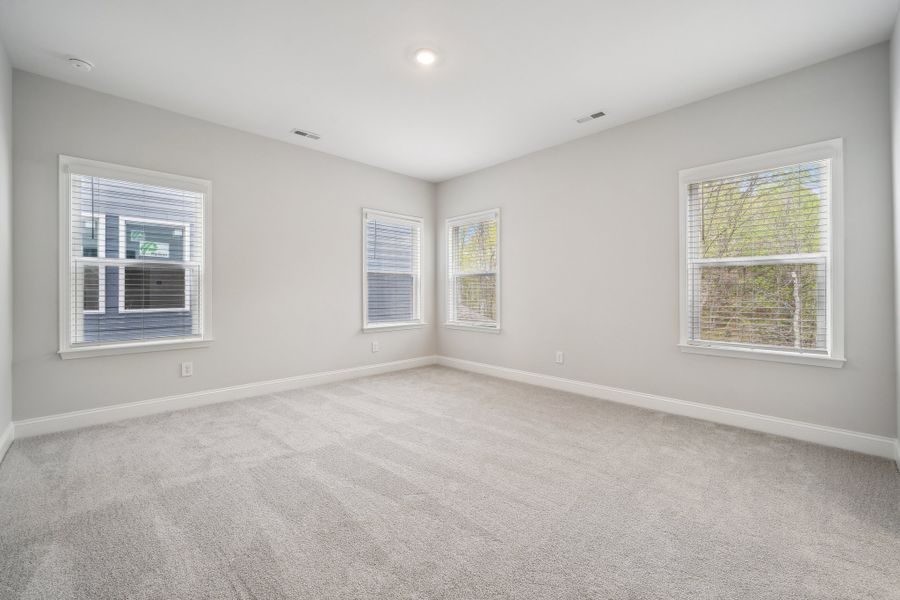 Spacious, unfurnished interior of a new home in River Falls, Tega Cay (Image 20).