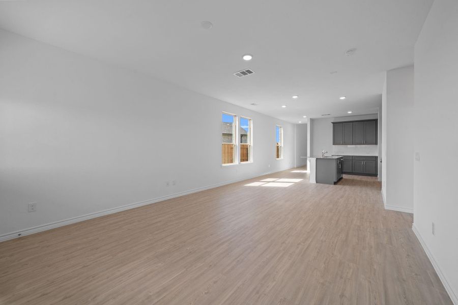 Spacious, unfurnished interior of a new home in River Ranch, Dayton (Image 13).