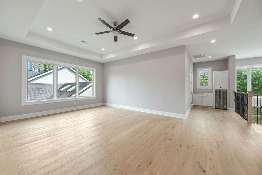 Spacious, unfurnished interior of a new home in , Houston (Image 22).