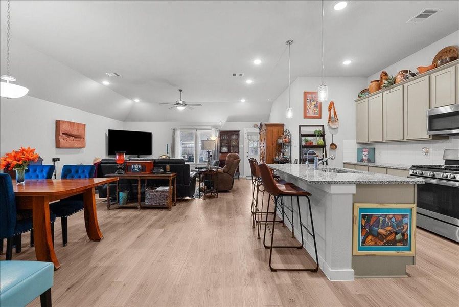 Furnished interior view inside a new home in Mustang Crossing, Alvin (Image 37).