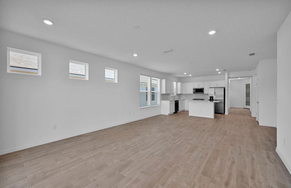 Spacious, unfurnished interior of a new home in Del Webb Wildlight, Yulee (Image 10).