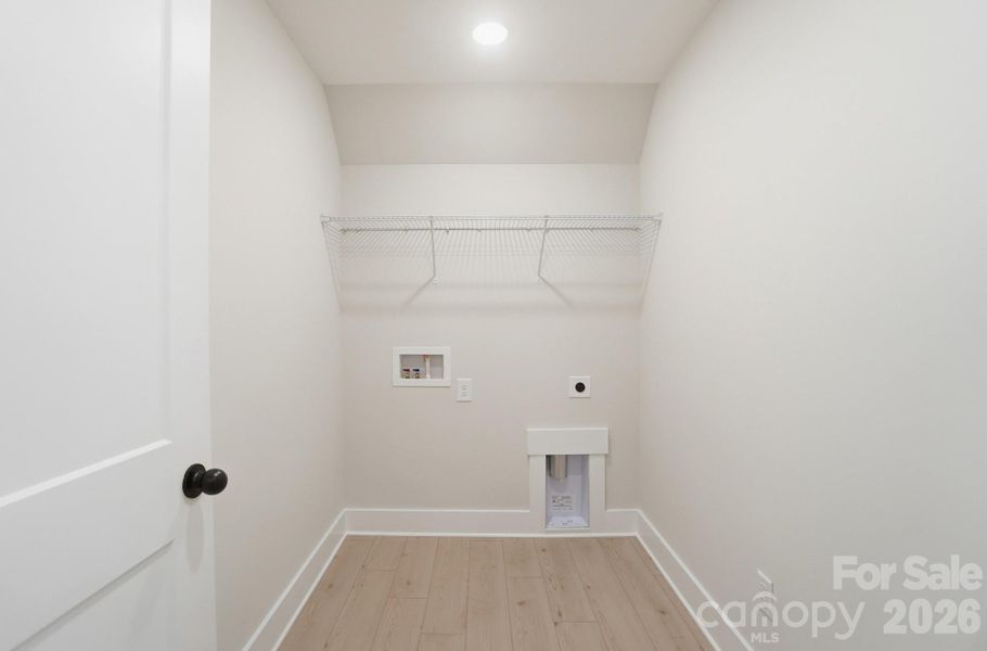 Spacious, unfurnished interior of a new home in Blythe Mill Townhomes, Waxhaw (Image 34).