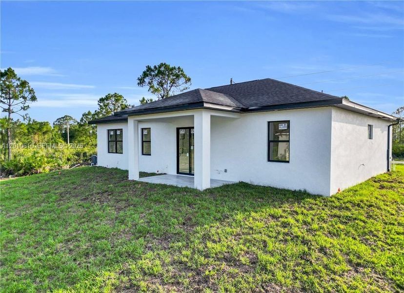 Exterior details and patio area of a home in , Lehigh Acres (Image 4).