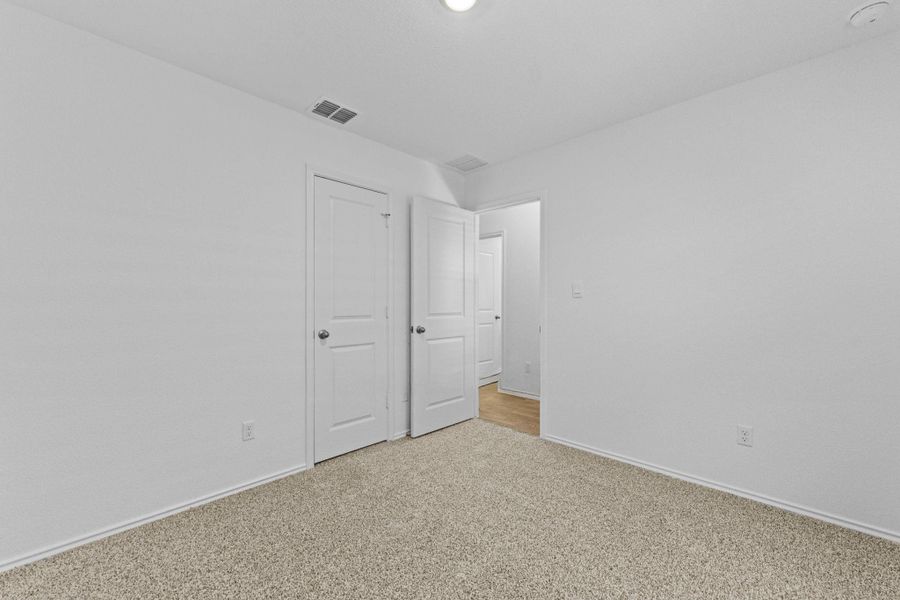 Spacious, unfurnished interior of a new home in Valverde, Bastrop (Image 22).