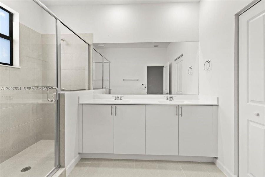 Furnished interior view inside a new home in , Homestead (Image 8).
