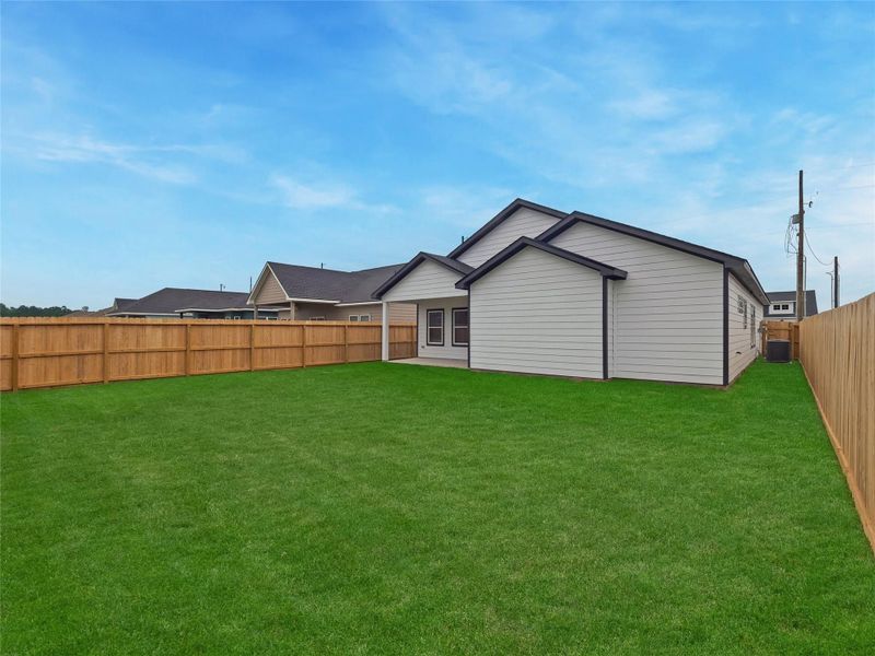Exterior details and patio area of a home in Hill & Dale Ranch, Splendora (Image 4).