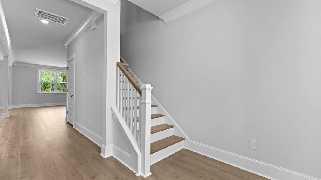 Spacious, unfurnished interior of a new home in Sheep Island, Summerville (Image 26).