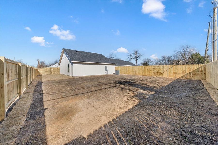 Exterior details and patio area of a home in , Waco (Image 4).