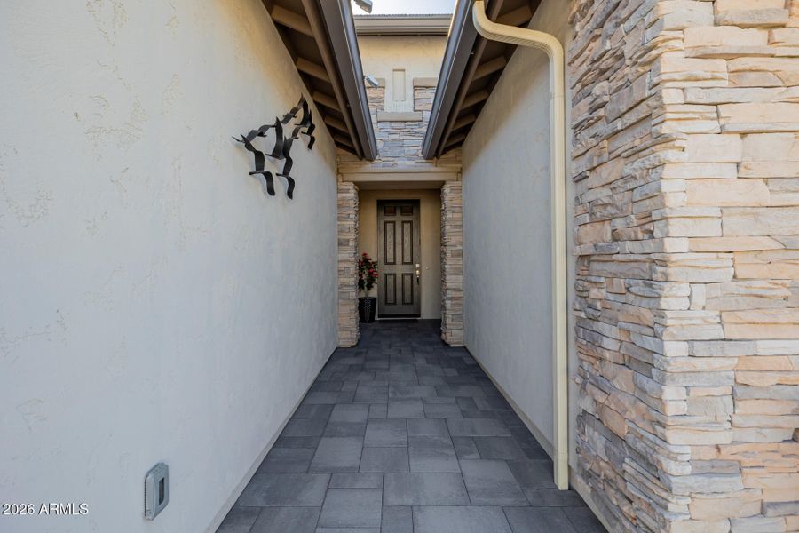 Front entry w/gain gutters