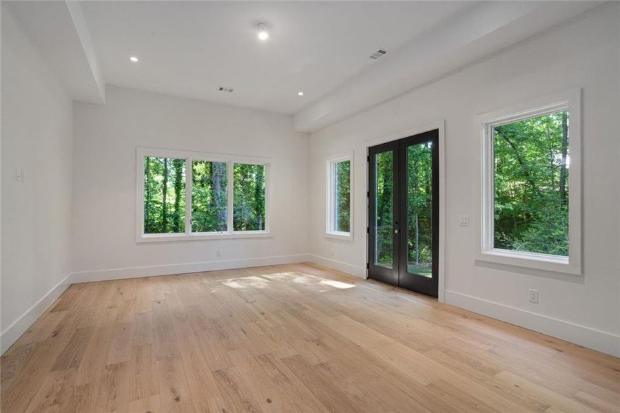 Spacious, unfurnished interior of a new home in , Atlanta (Image 27).