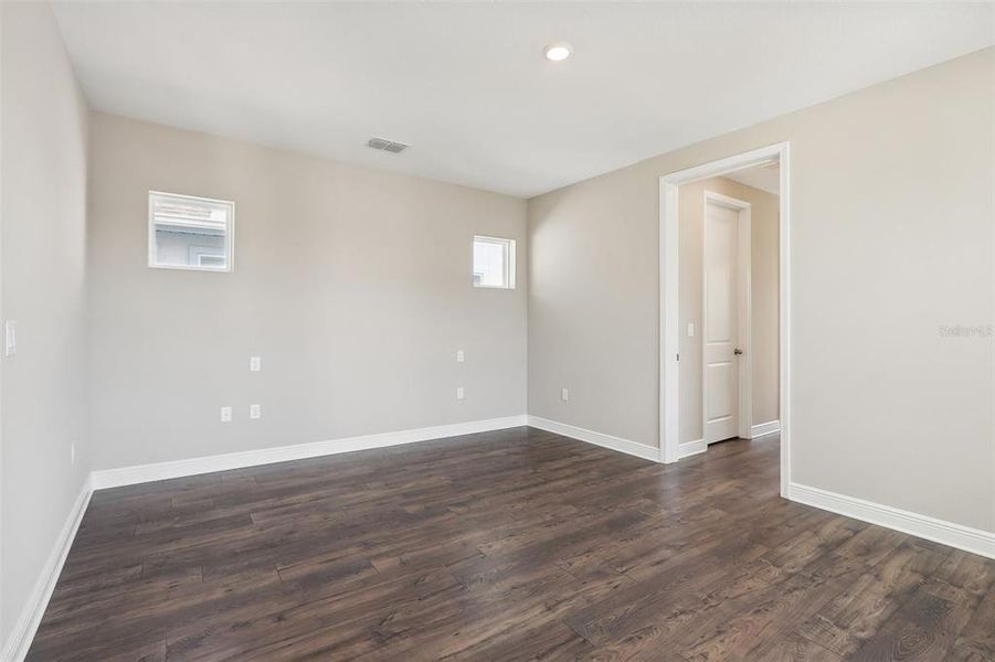 Spacious, unfurnished interior of a new home in Laureate Park, Orlando (Image 45).