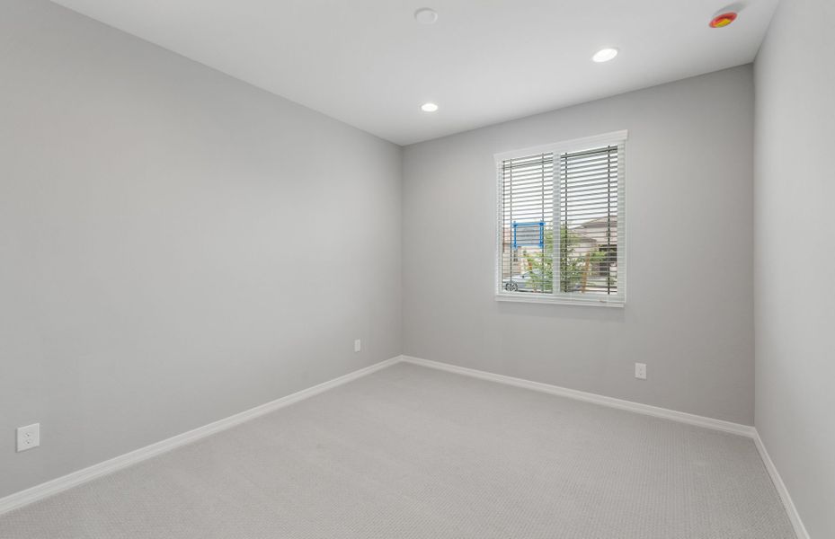 Spacious, unfurnished interior of a new home in El Rancho Santa Rosa, Maricopa (Image 17).