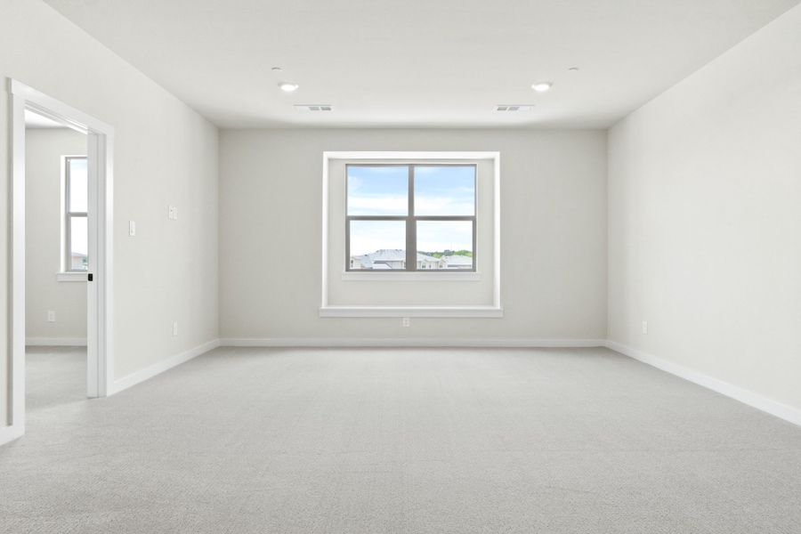 Spacious, unfurnished interior of a new home in Cottonwood Creek, Rowlett (Image 38).