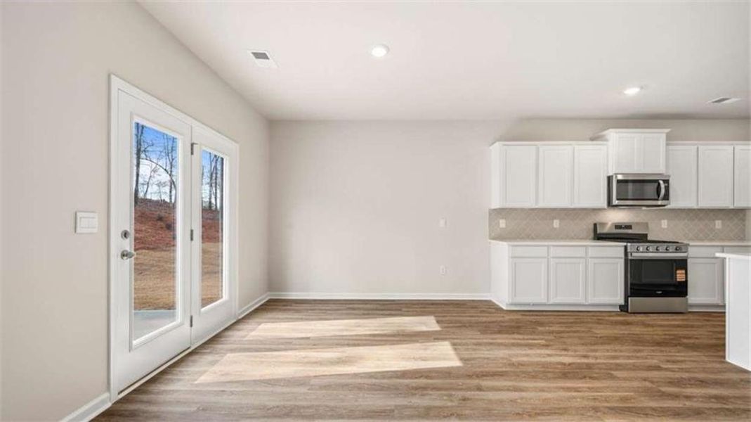 Spacious, unfurnished interior of a new home in Brooks Station, Dacula (Image 19).