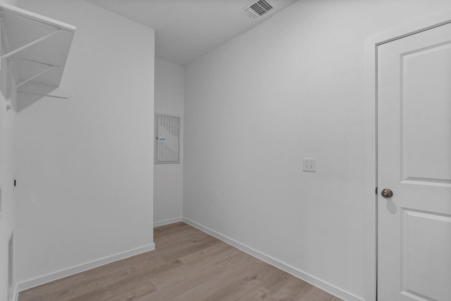 Spacious, unfurnished interior of a new home in Stokesbury, Waller (Image 6).