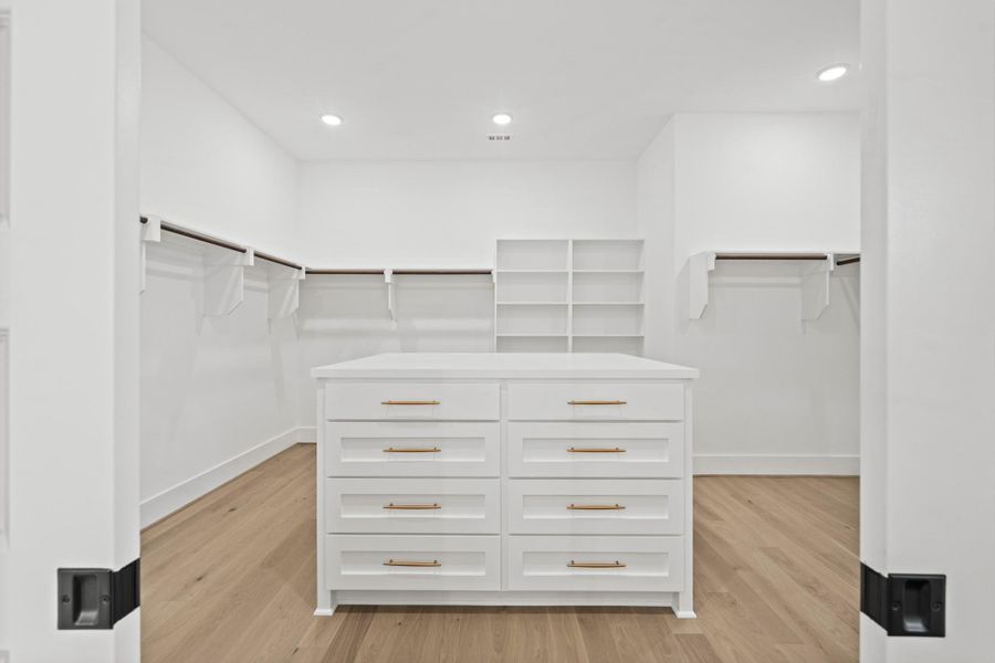 Images shown are of a similar home and are for representation purposes only. Actual features and finishes may vary. Images shown are of a similar home and are for representation purposes only. Actual features and finishes may vary.