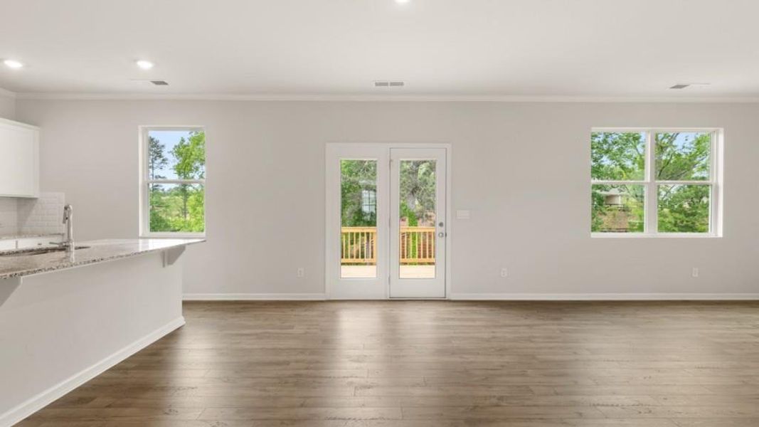 Spacious, unfurnished interior of a new home in Thompson Ridge, Dallas (Image 13).