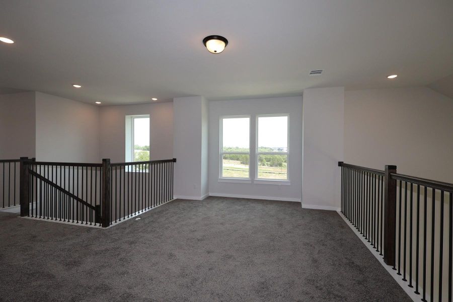 Spacious, unfurnished interior of a new home in Wolf Ranch, Georgetown (Image 19).