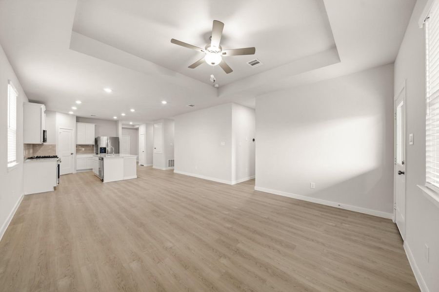 Spacious, unfurnished interior of a new home in Lago Mar, Texas City (Image 15).