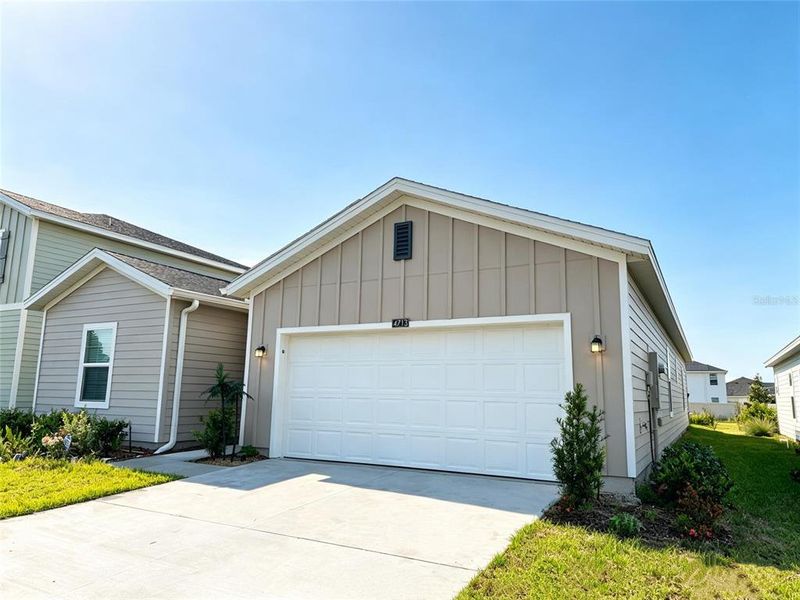 Front exterior of a new home in , Ocala, FL, highlighting curb appeal (Image 27).