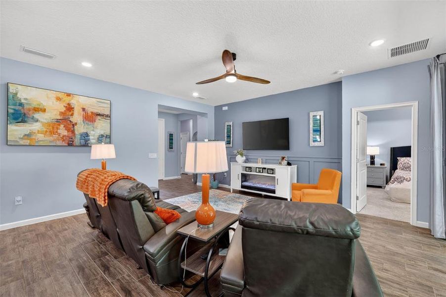 Furnished interior view inside a new home in , Mount Dora (Image 7).