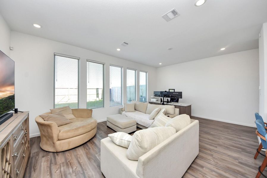Furnished interior view inside a new home in Cross Creek Ranch, Fulshear (Image 11).