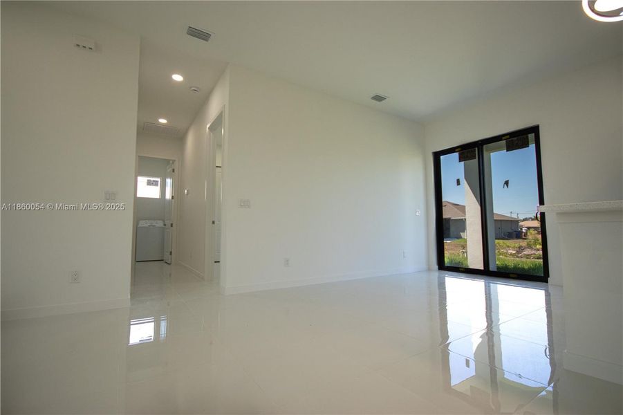 Spacious, unfurnished interior of a new home in , Lehigh Acres (Image 29).