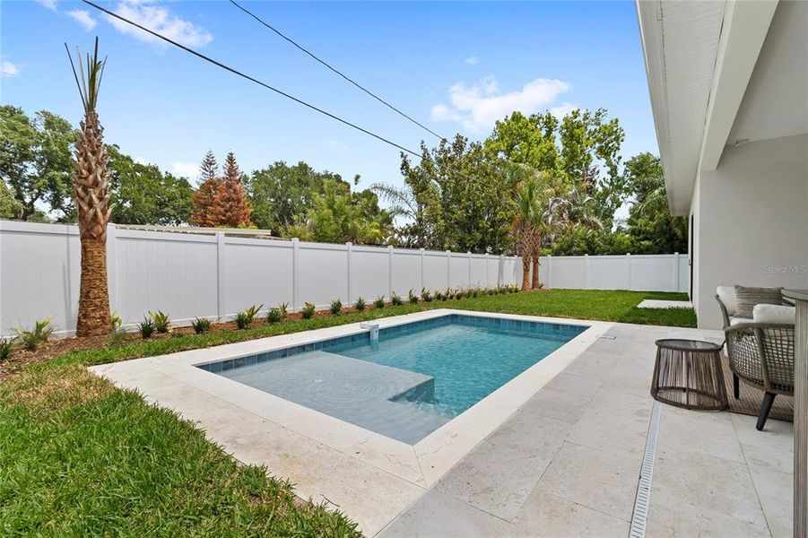 Exterior details and patio area of a home in , Orlando (Image 33).