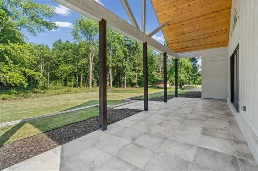 Exterior details and patio area of a home in , Lilburn (Image 4).