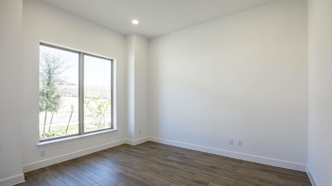 Unfurnished room with dark wood-type flooring and recessed lighting