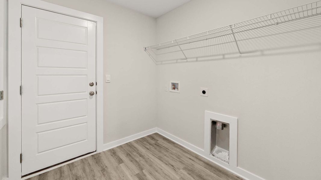 Spacious, unfurnished interior of a new home in Sunny Hills, Chipley (Image 17).