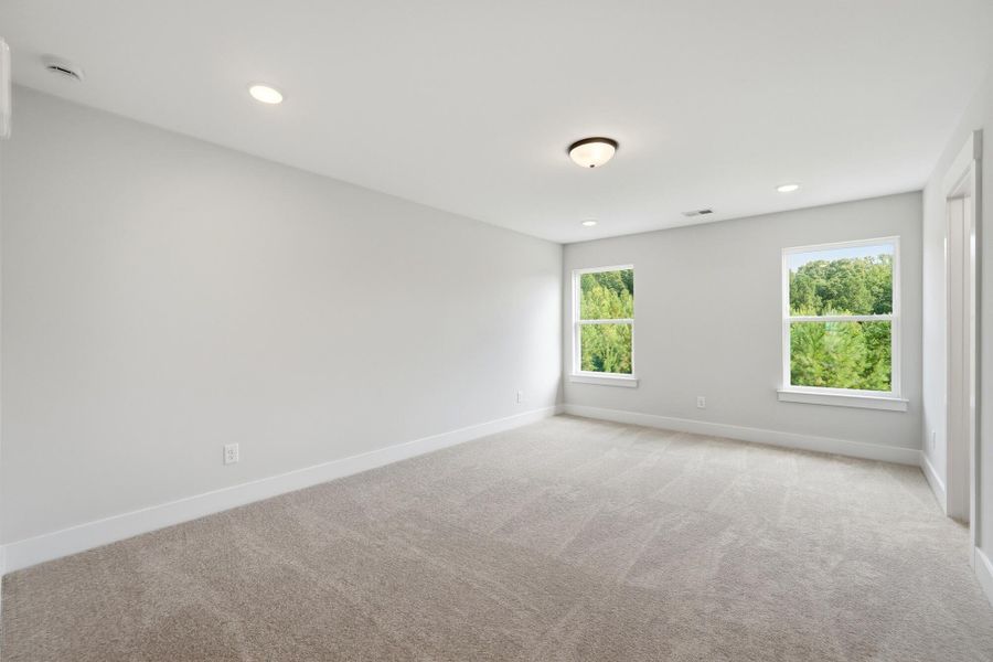 Spacious, unfurnished interior of a new home in Blythe Mill Townhomes, Waxhaw (Image 21).