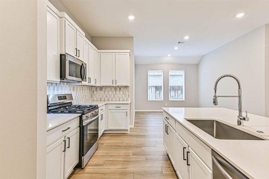 Furnished interior view inside a new home in Lago Mar, Texas City (Image 31).