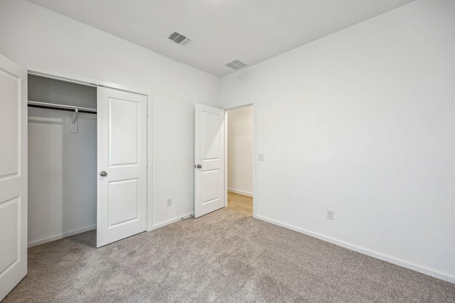 Spacious, unfurnished interior of a new home in Stokesbury, Waller (Image 18).