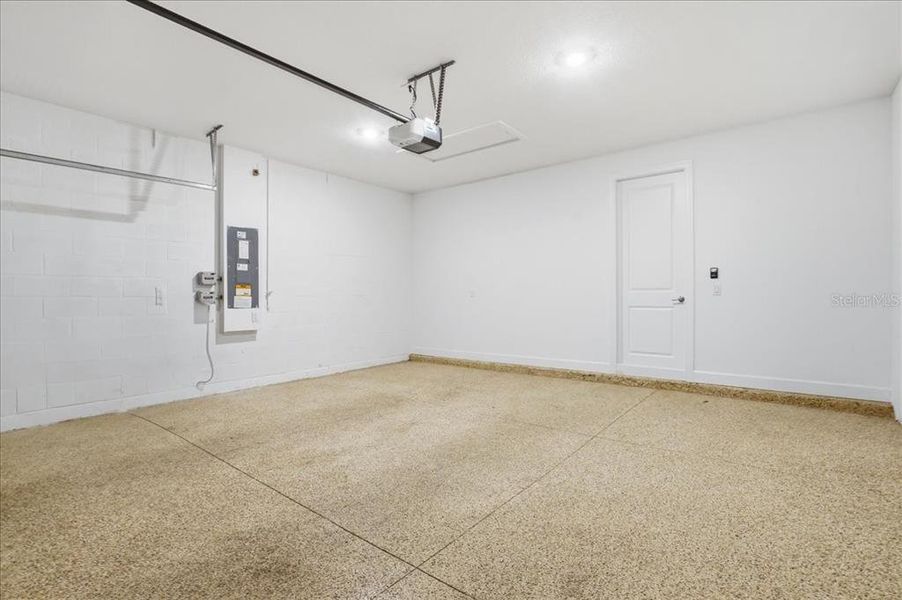 Spacious, unfurnished interior of a new home in , Palmetto (Image 39).