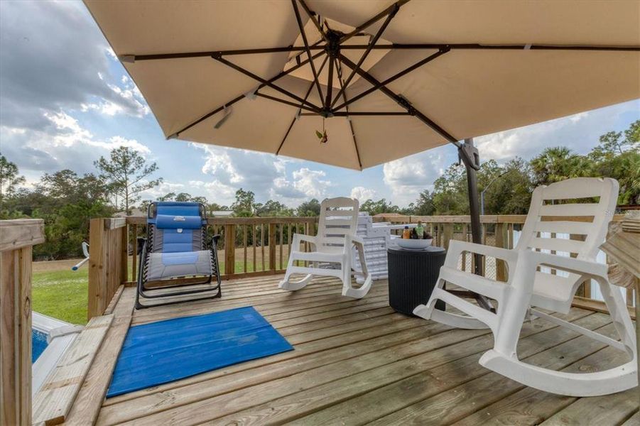 Exterior details and patio area of a home in , North Port (Image 23).
