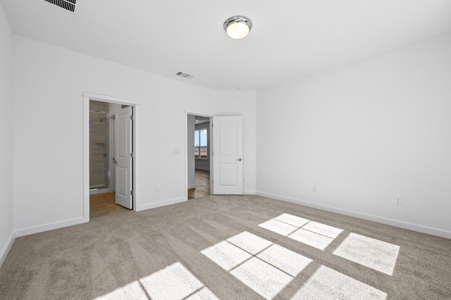 Spacious, unfurnished interior of a new home in , Buda (Image 12).