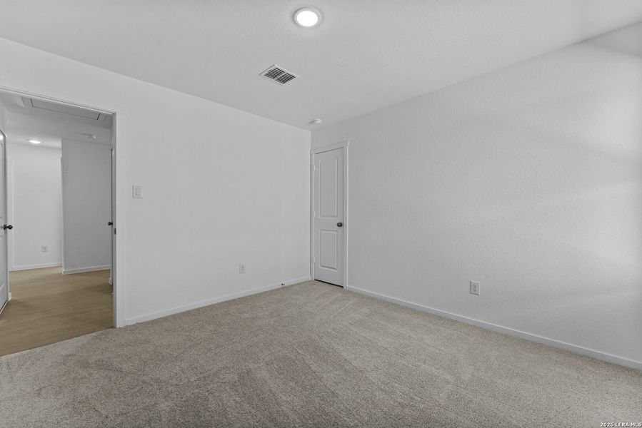 Spacious, unfurnished interior of a new home in Friendship Oaks, Fredericksburg (Image 21).
