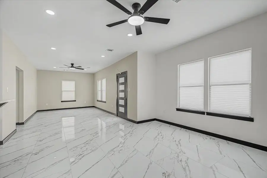 Spacious, unfurnished interior of a new home in , Houston (Image 30).